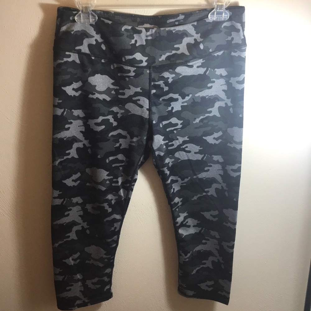 Fabletics crops. Size M